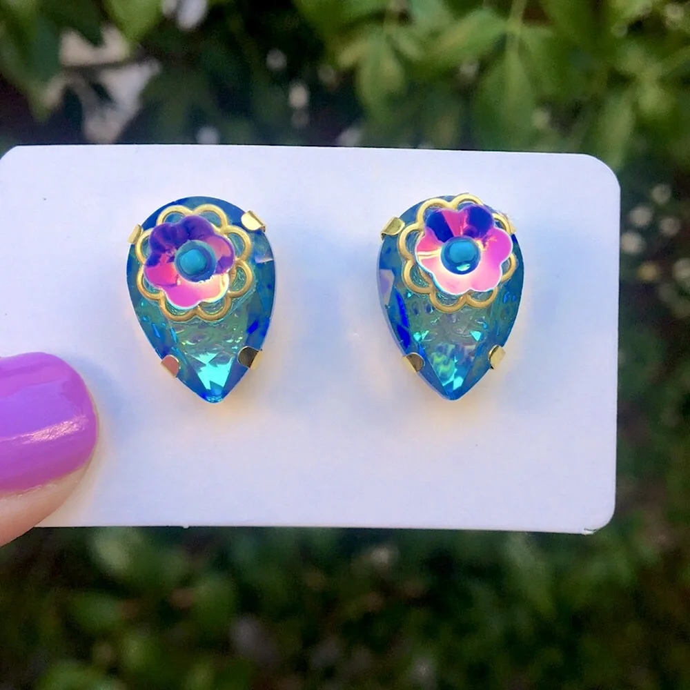 Light Sapphire Aurora Borealis +Iridescent Pink Flower Gold Pear Crystal Earring